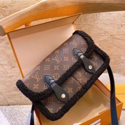 Louis Vuitton Vintage Messenger Bags